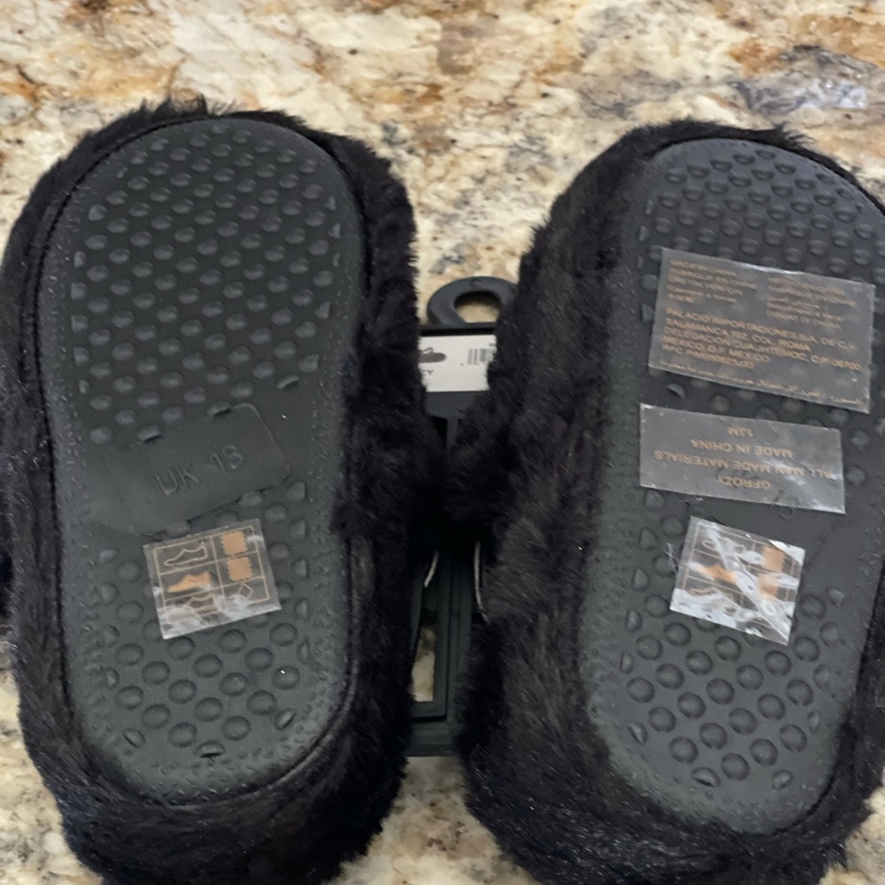 Rozy Faux-Fur Slippers Guess - Picture 3 of 4